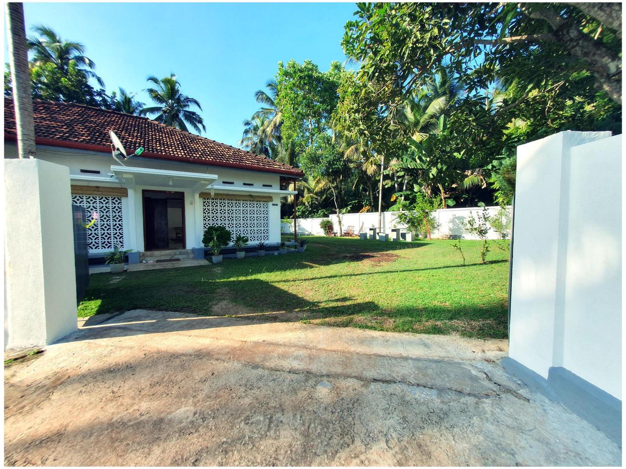 Sri Nimali Guesthouse Hikkaduwa Exterior photo